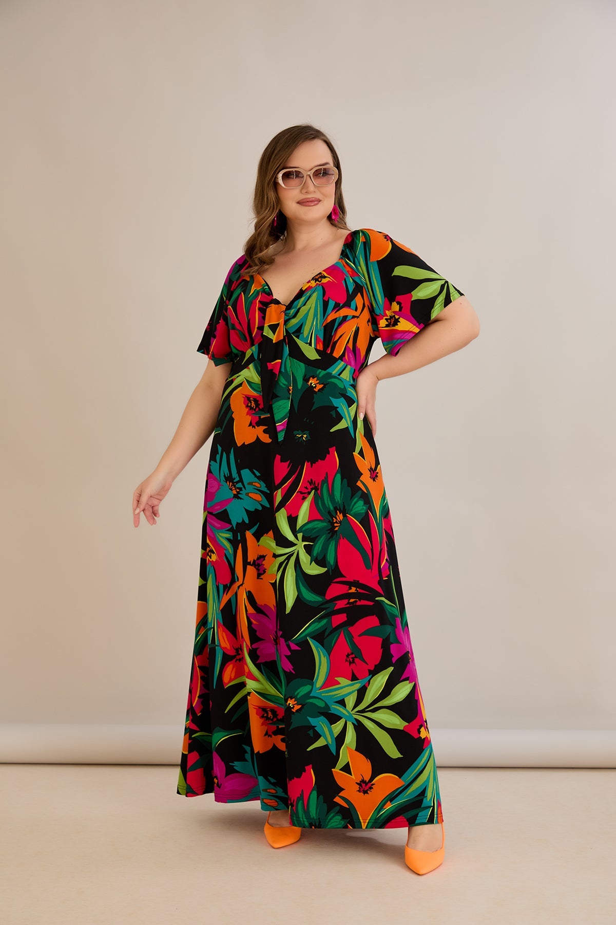 Langes Sommerkleid aus elastischem Material