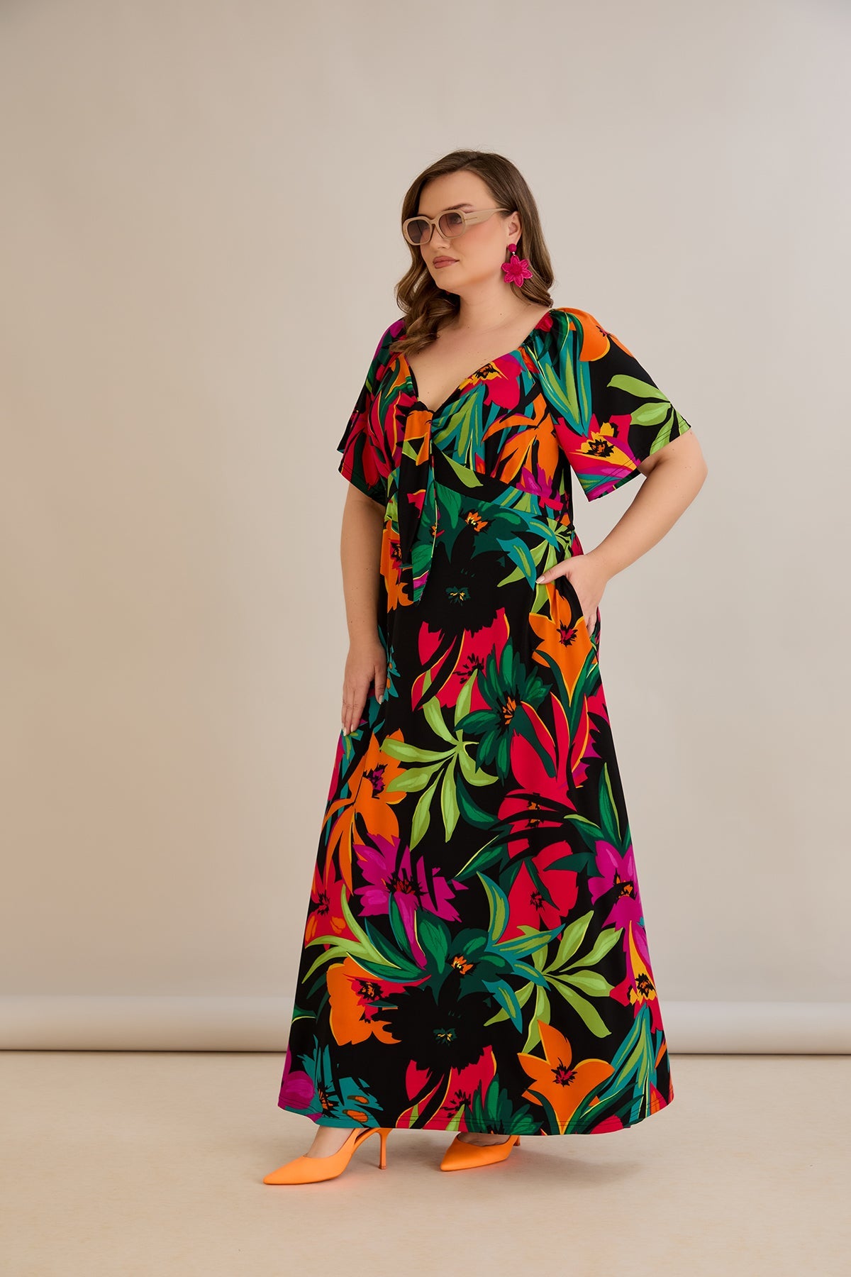 Langes Sommerkleid aus elastischem Material
