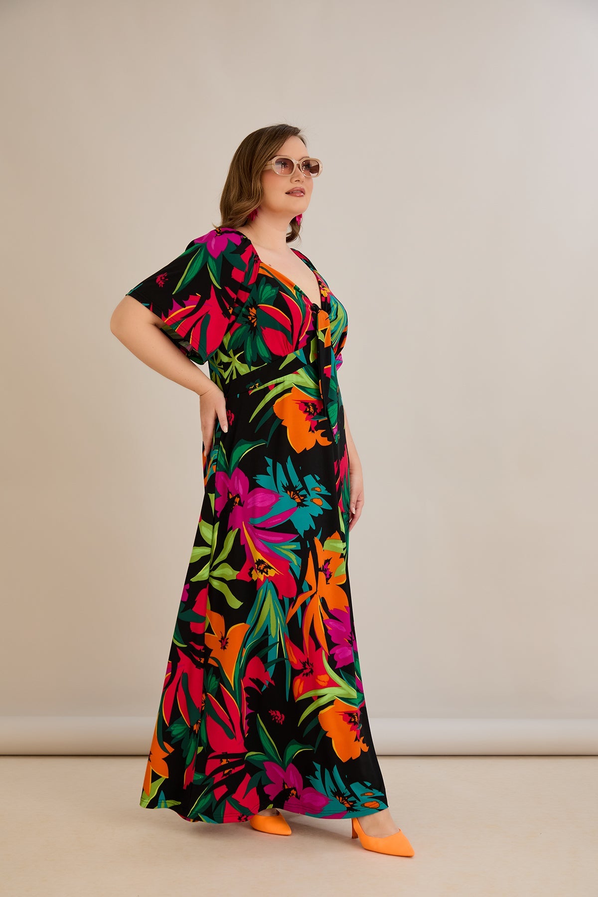 Langes Sommerkleid aus elastischem Material