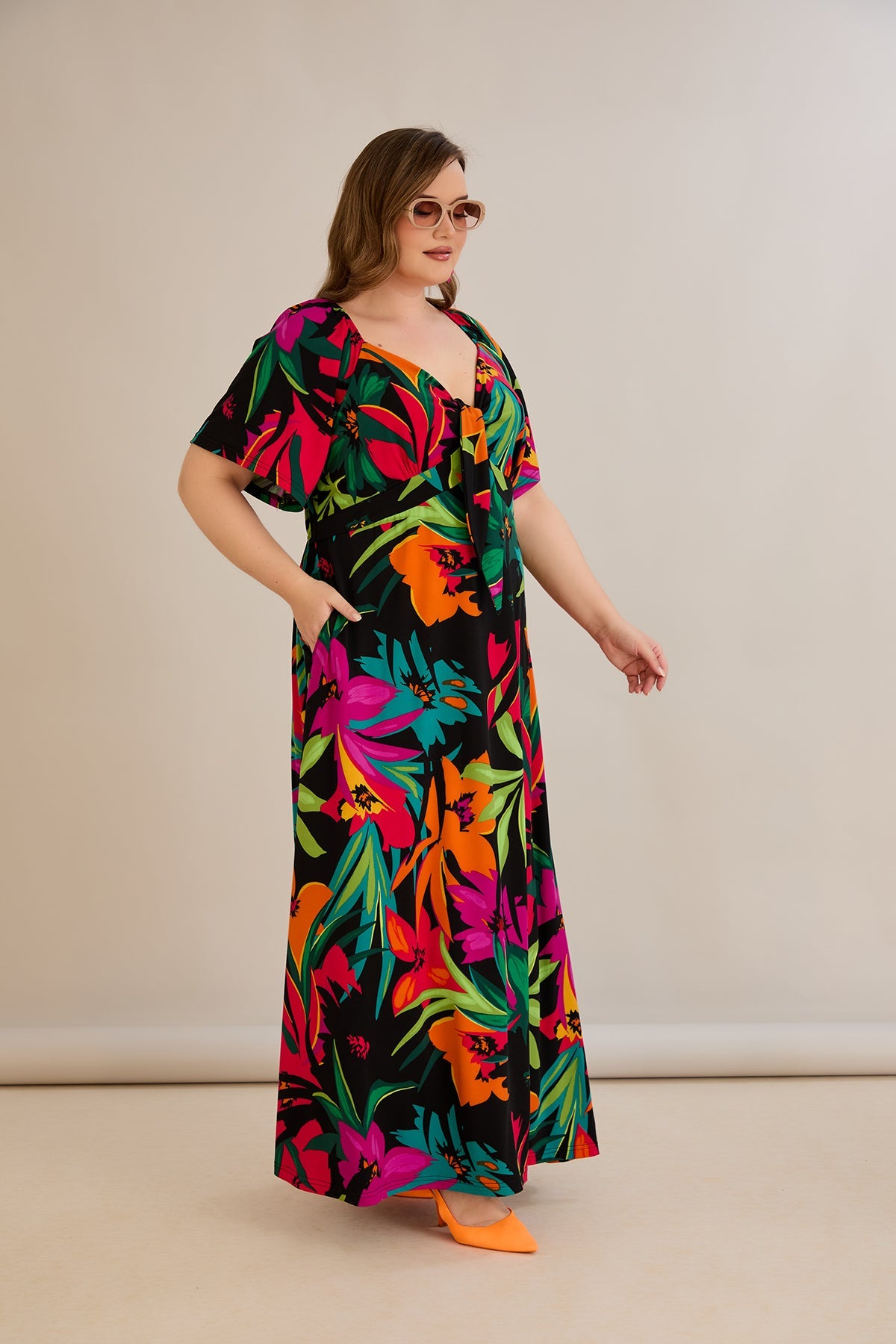 Langes Sommerkleid aus elastischem Material