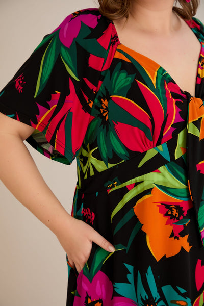 Langes Sommerkleid aus elastischem Material
