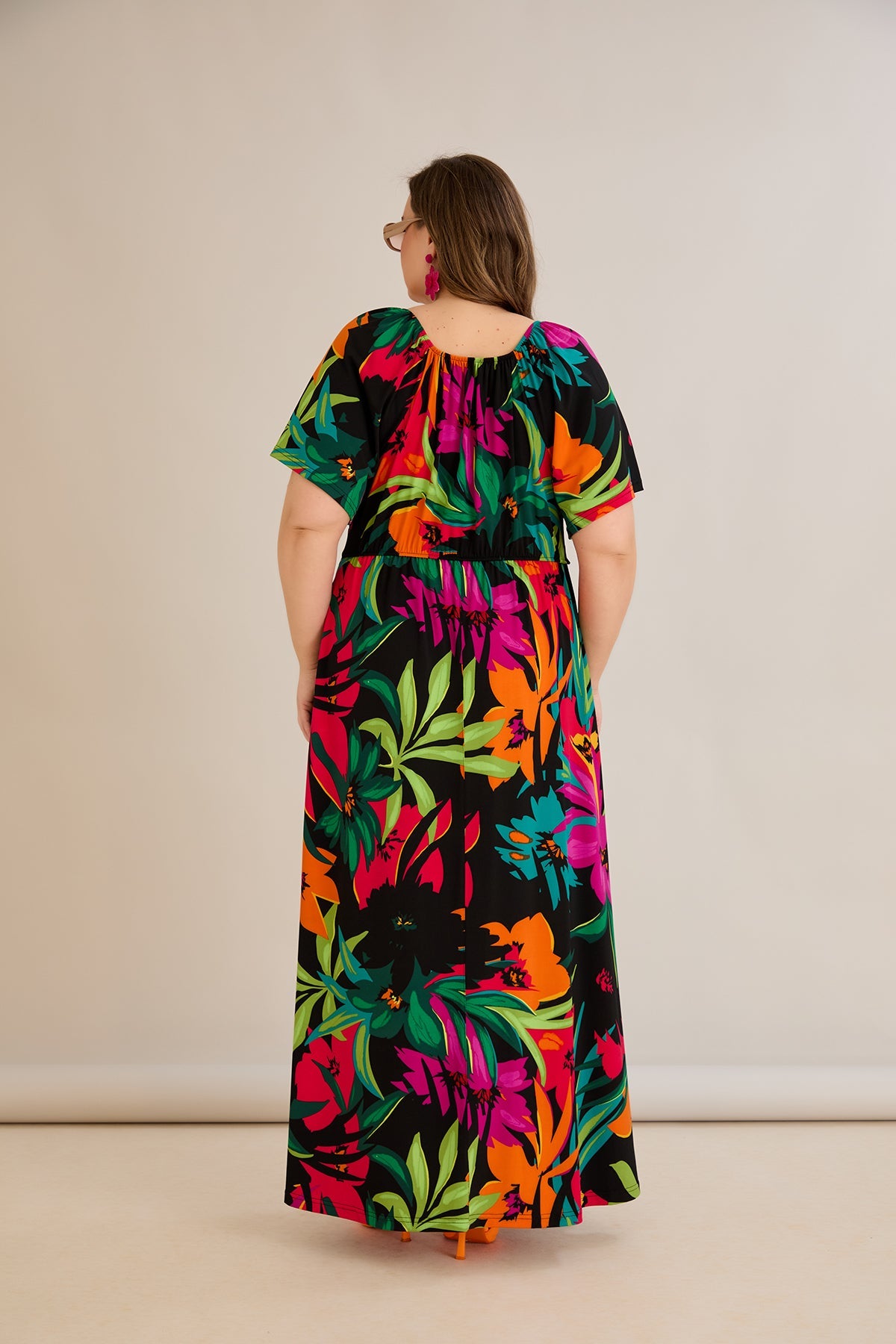 Langes Sommerkleid aus elastischem Material – Multifarbe