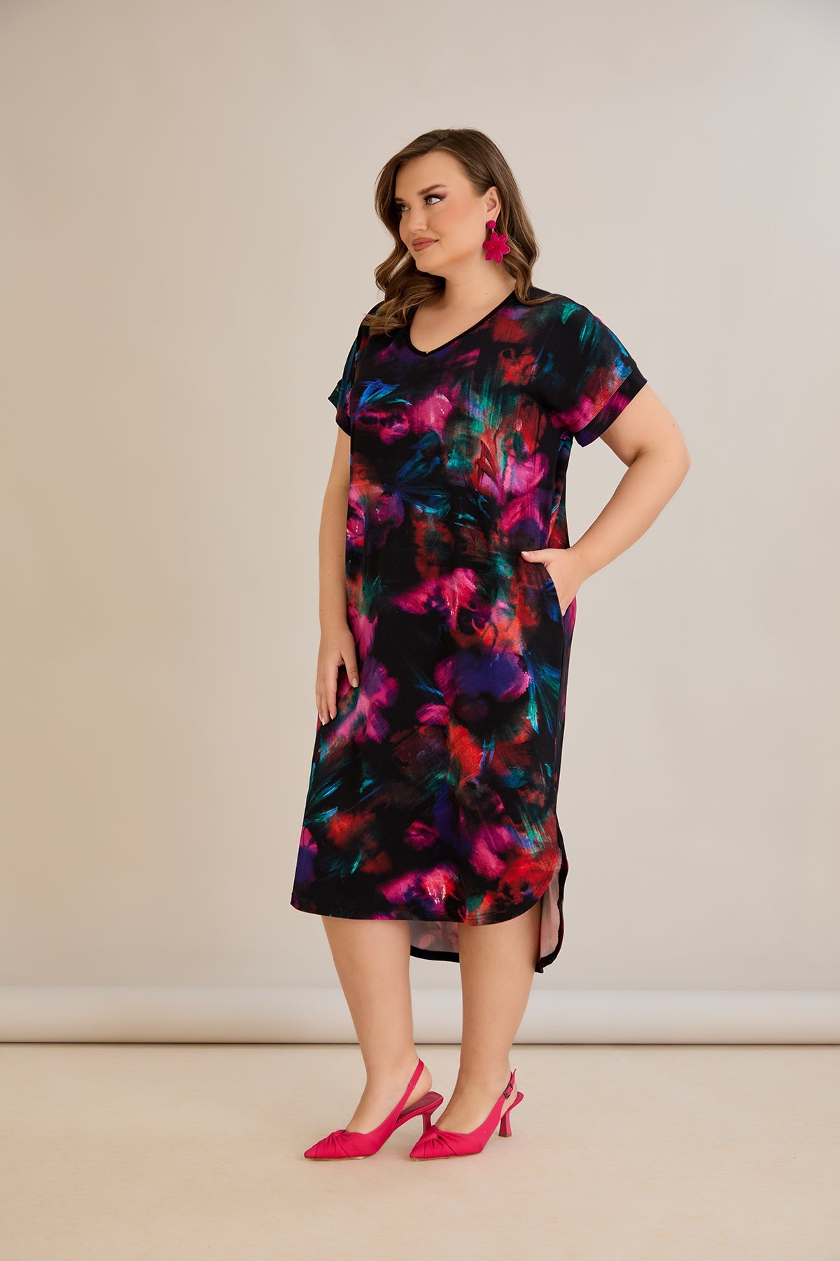 Sommerkleid mit Rückenschleife und V-Ausschnitt