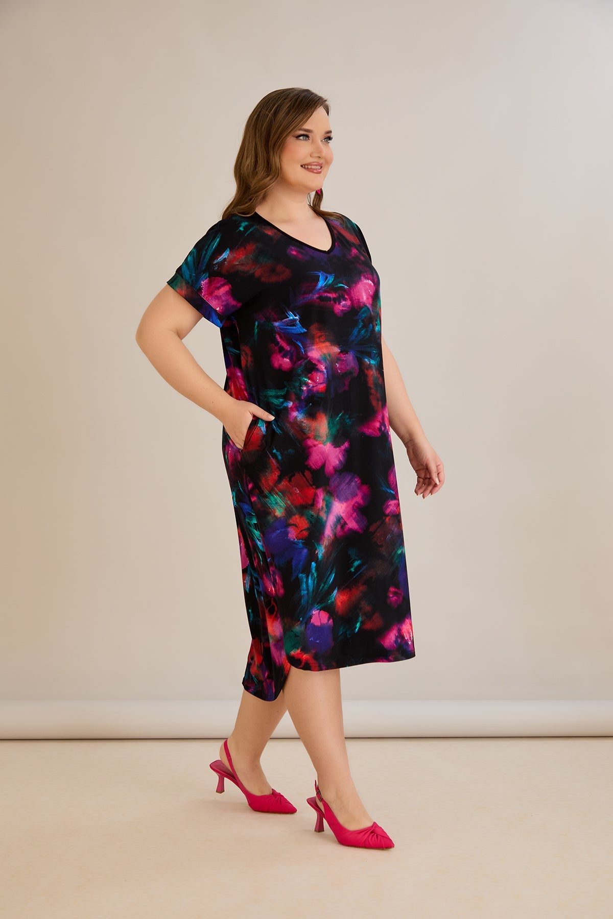 Sommerkleid mit Rückenschleife und V-Ausschnitt