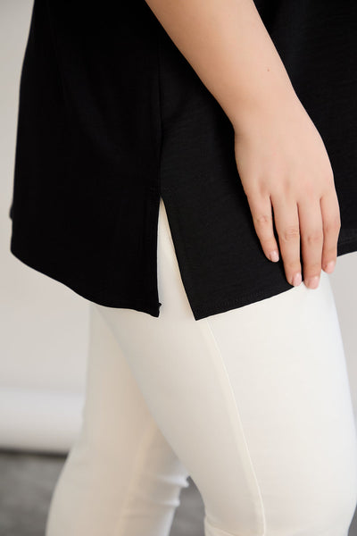 Bluse mit V-Ausschnitt und zarten Kieselsteinen - Schwarz