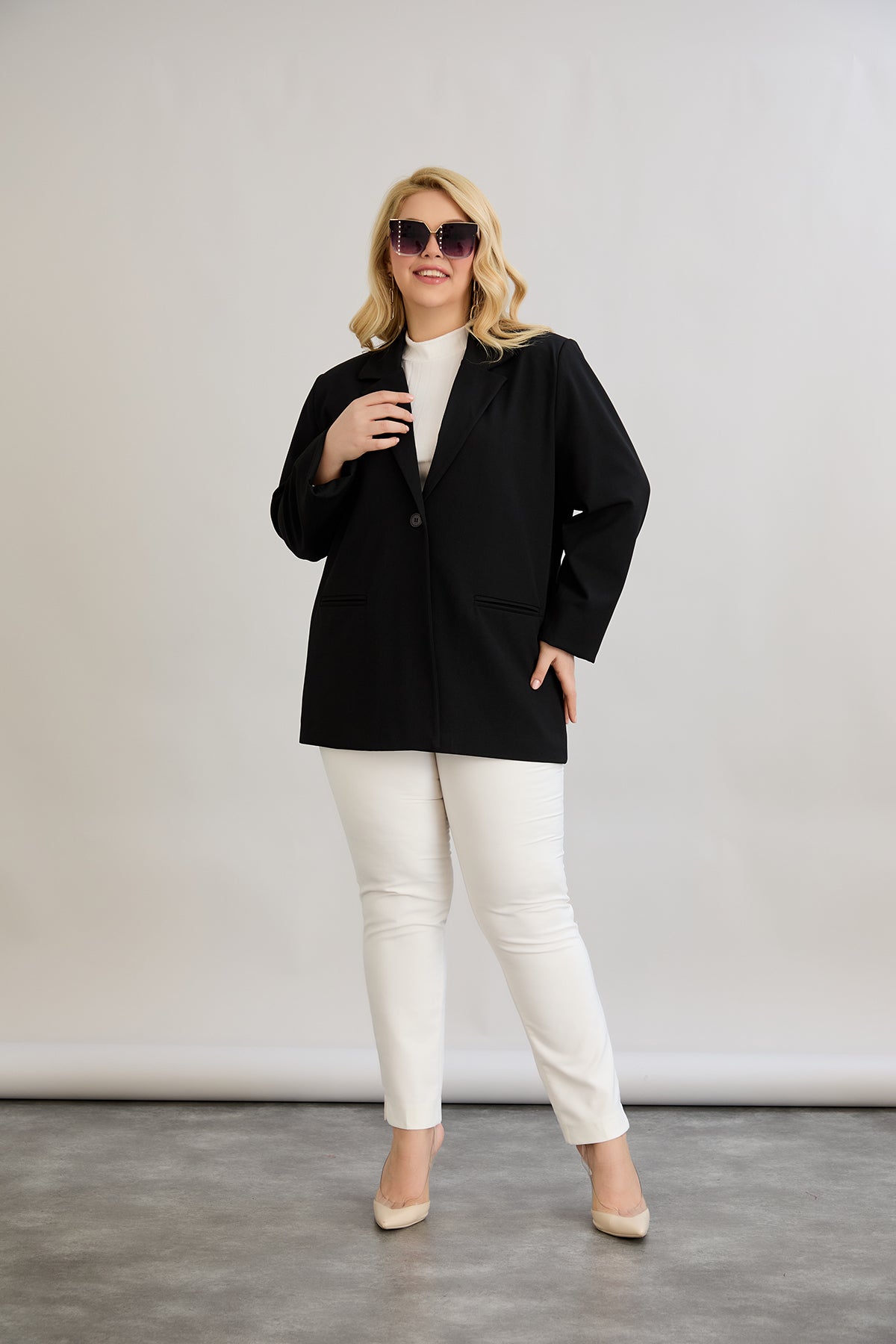 Lange Jacke mit Futter und einem Knopf
