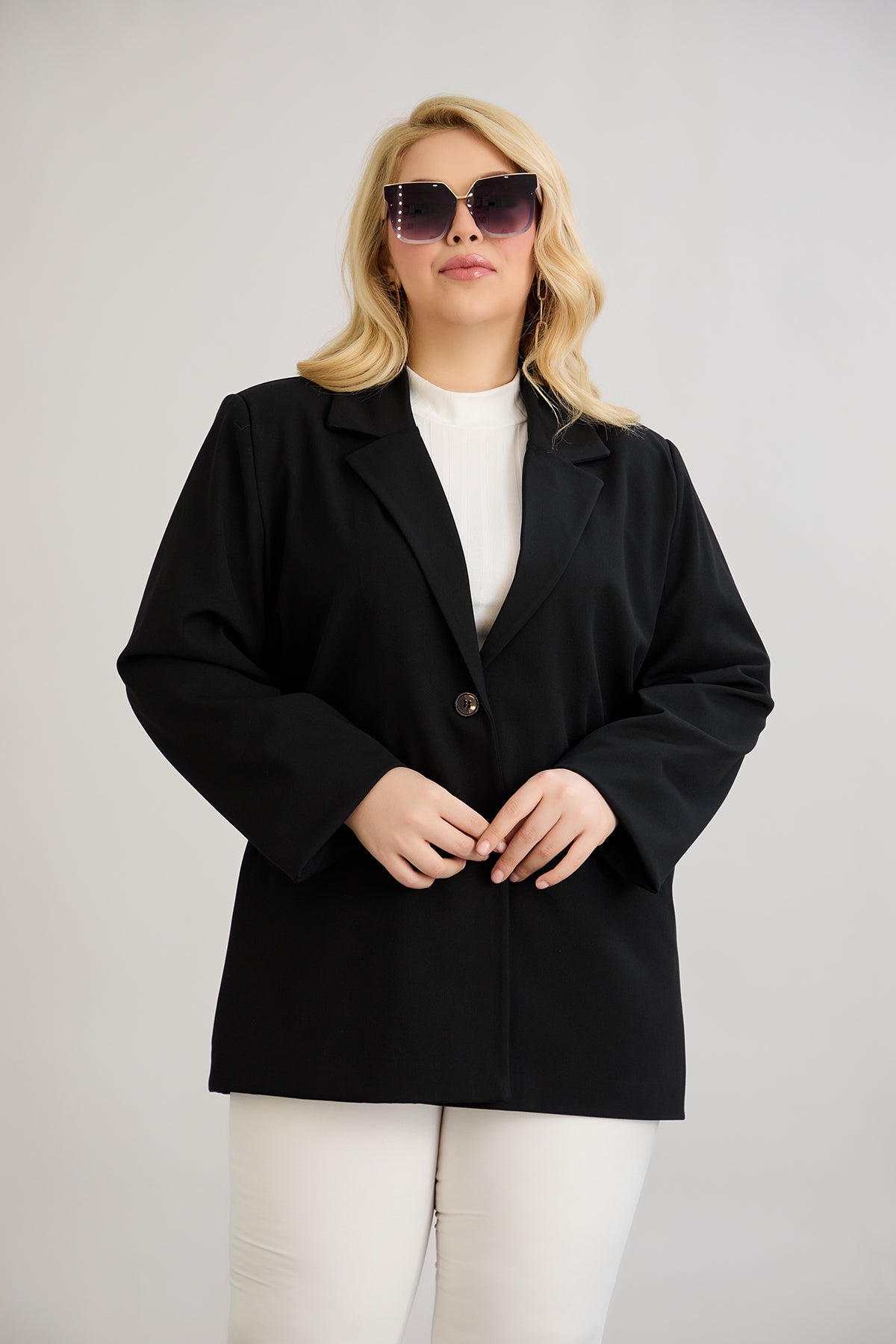 Lange Jacke mit Futter und einem Knopf