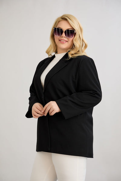 Lange Jacke mit Futter und einem Knopf