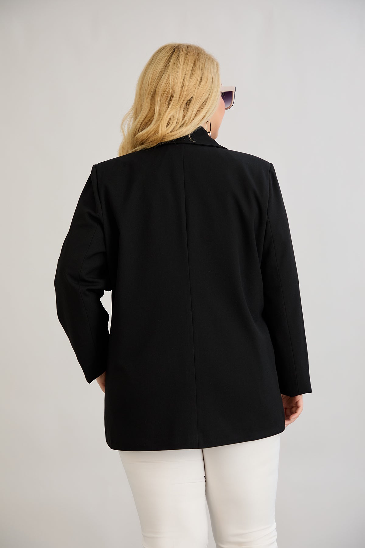 Lange Jacke mit Futter und einem Knopf