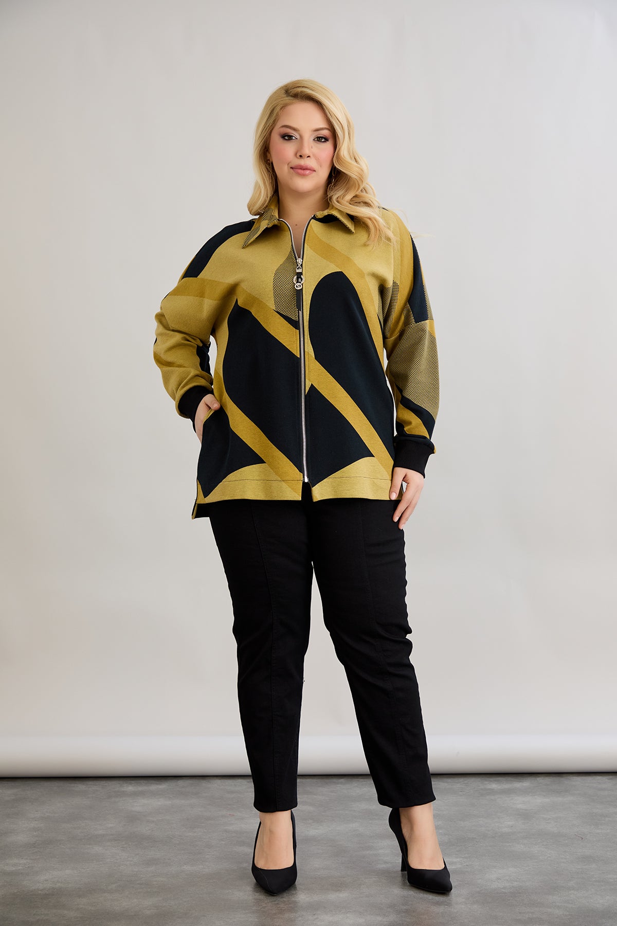 Strickjacke mit Reißverschluss und Taschen – Senffarbe