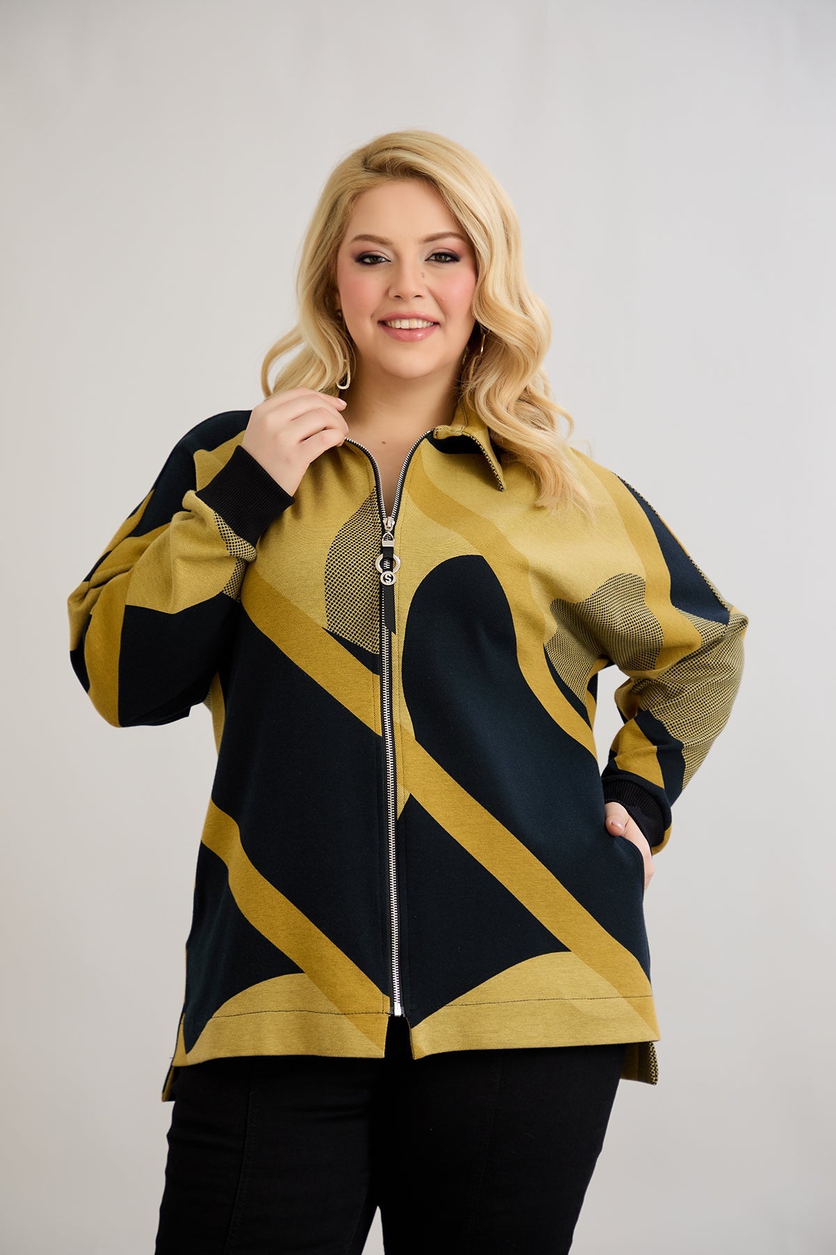 Strickjacke mit Reißverschluss und Taschen – Senffarbe