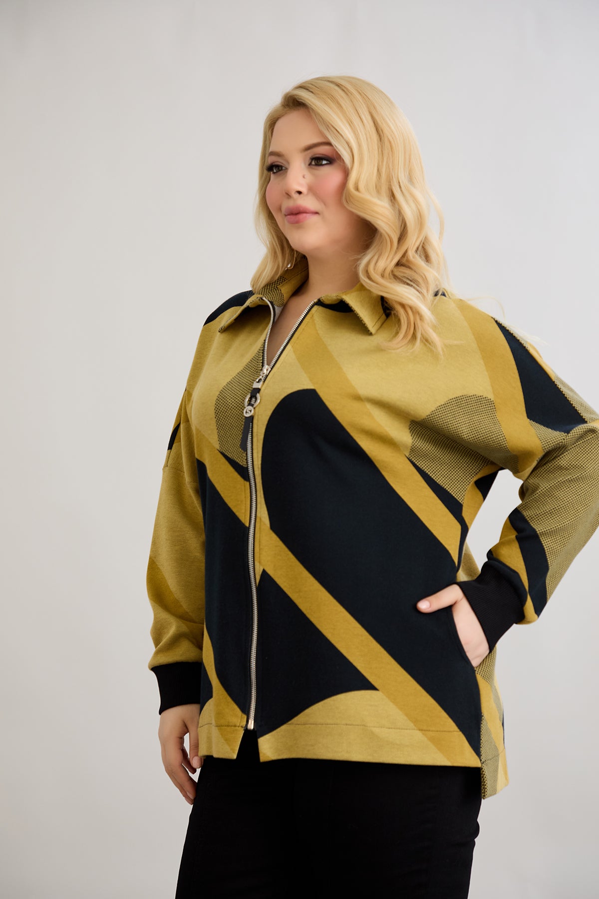 Strickjacke mit Reißverschluss und Taschen – Senffarbe