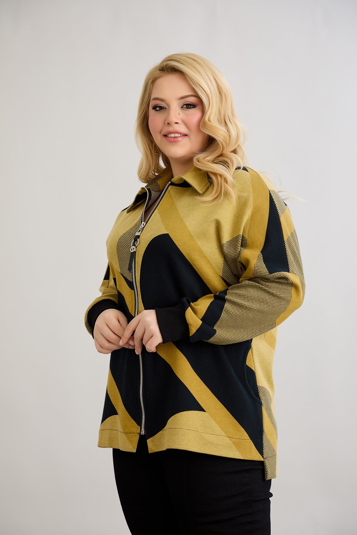 Strickjacke mit Reißverschluss und Taschen – Senffarbe