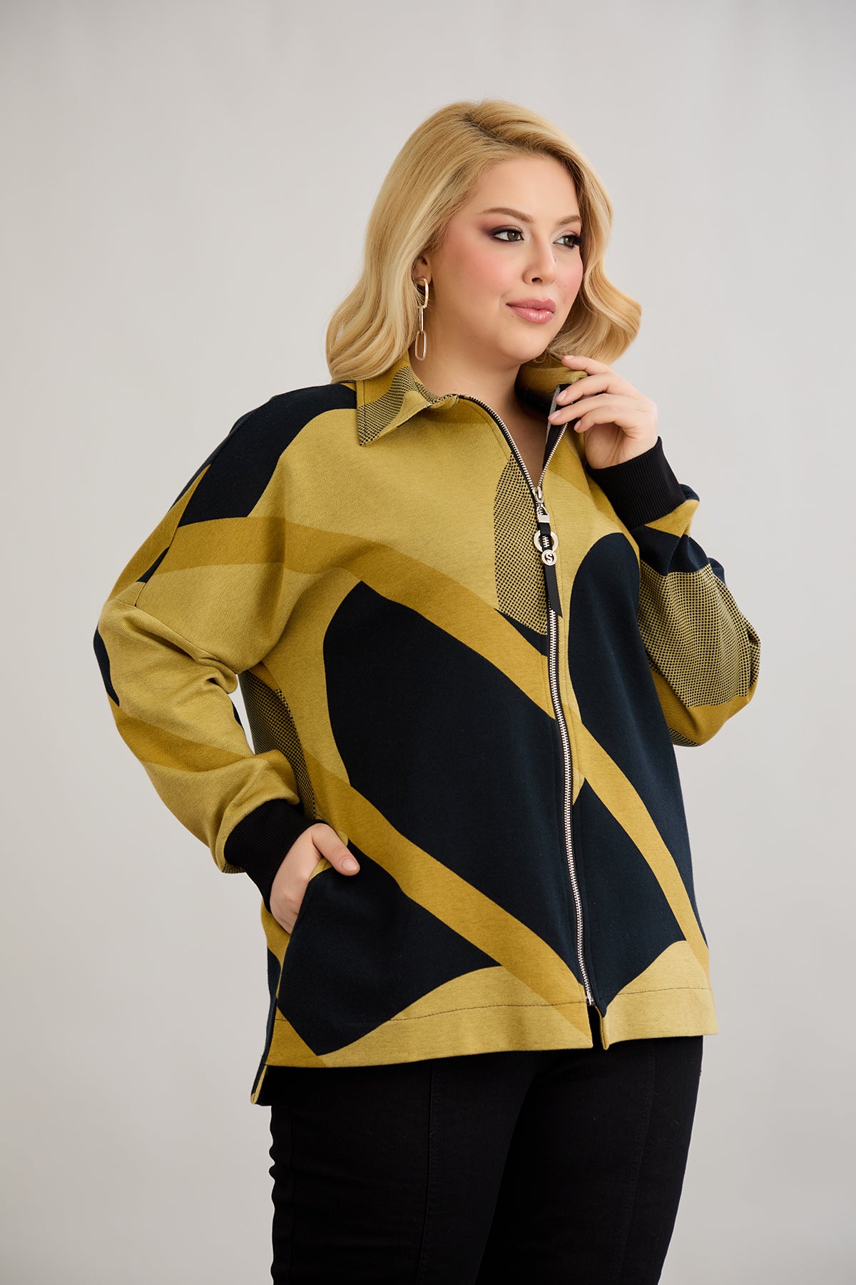 Strickjacke mit Reißverschluss und Taschen – Senffarbe