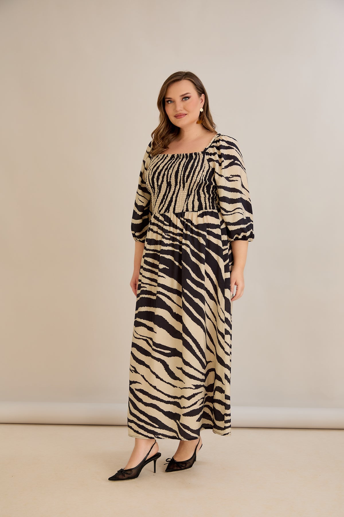 Sommerkleid mit modernem Print und Rücken-Detail - Animal
