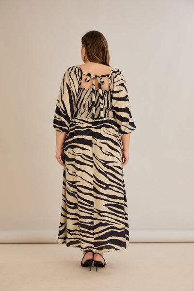 Sommerkleid mit modernem Print und Rücken-Detail - Animal