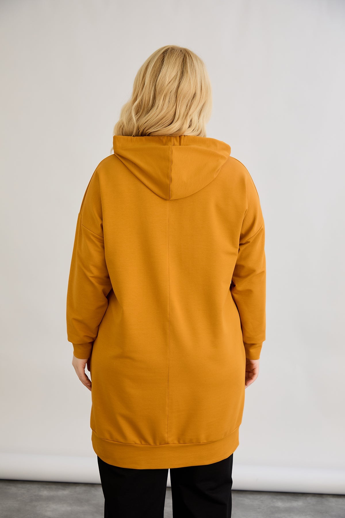 Langes Hoodie mit Cut-Out - Senffarbe