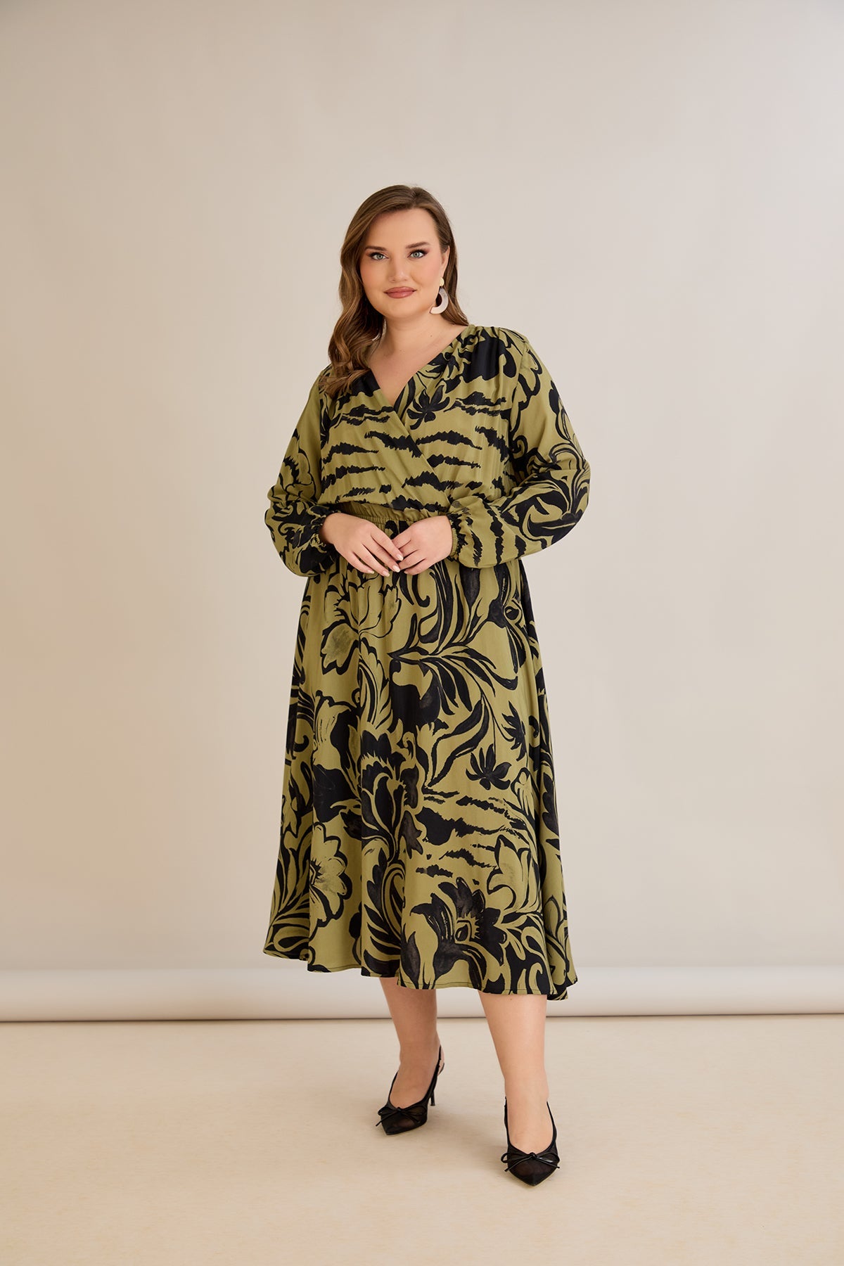 Viskosekleid mit Wickelausschnitt und exklusivem Print - 10679 – Multifarbe