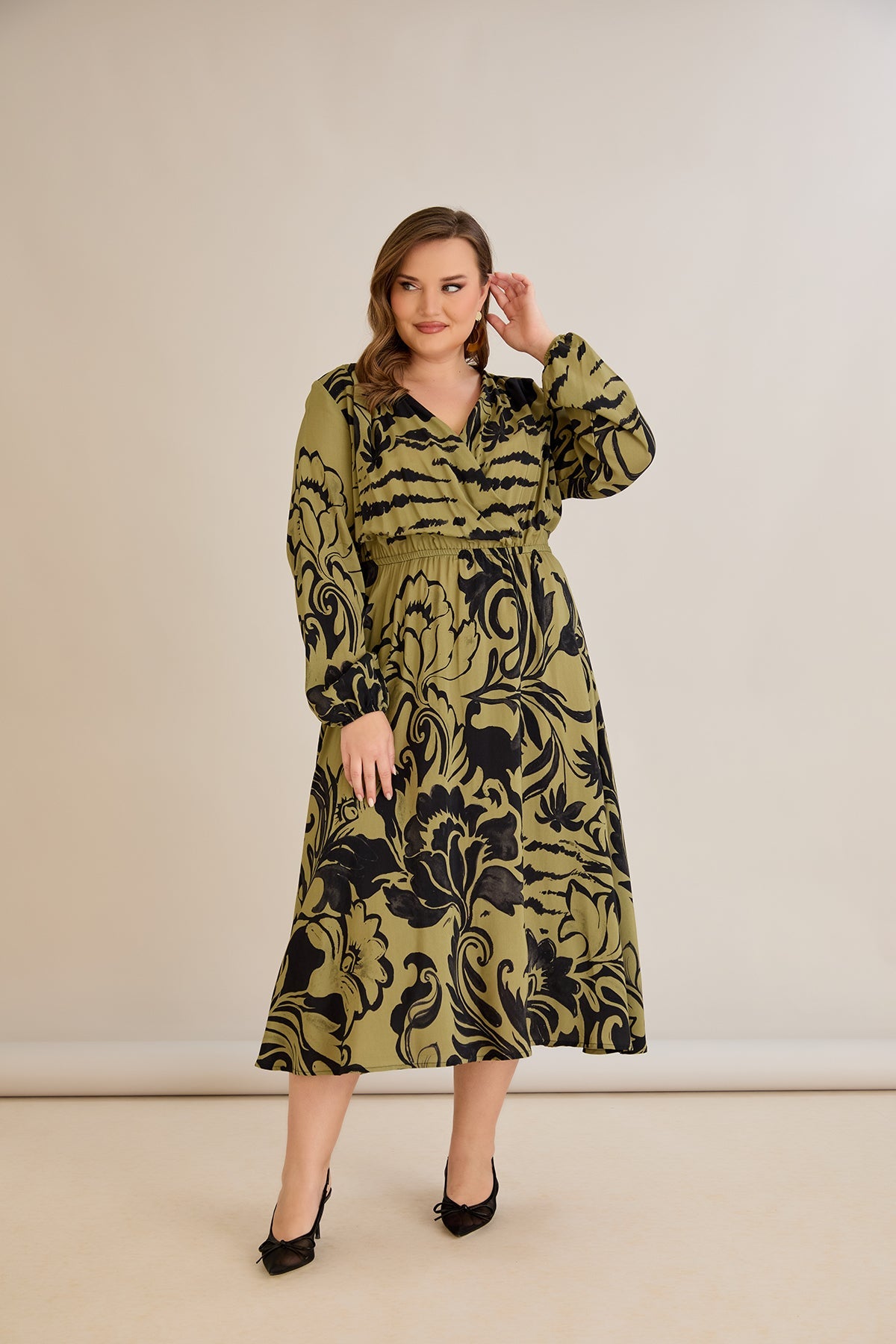 Viskosekleid mit Wickelausschnitt und exklusivem Print - 10679 – Multifarbe