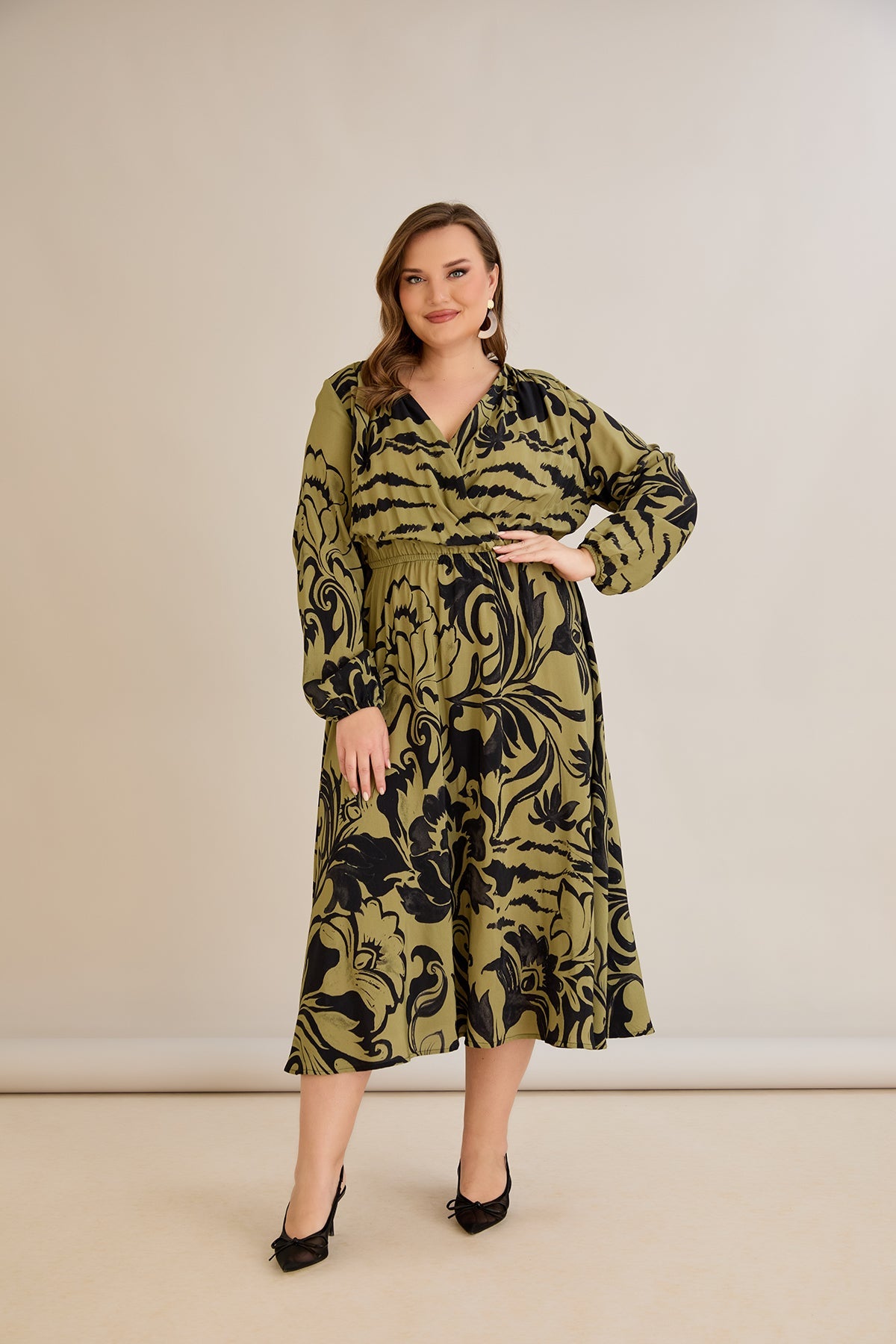 Viskosekleid mit Wickelausschnitt und exklusivem Print - 10679