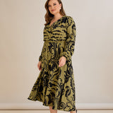 Viskosekleid mit Wickelausschnitt und exklusivem Print - 10679 – Multifarbe