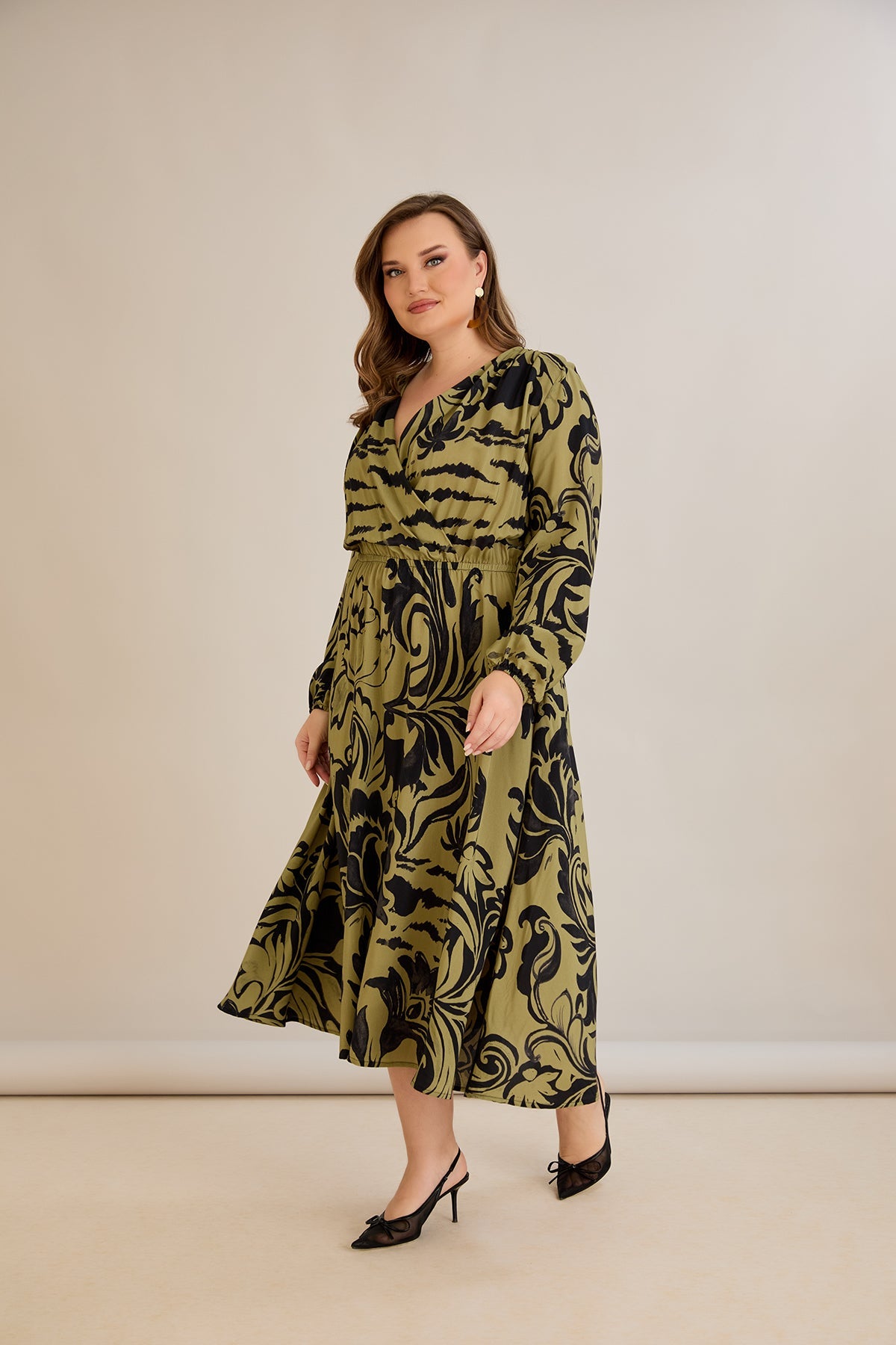 Viskosekleid mit Wickelausschnitt und exklusivem Print - 10679