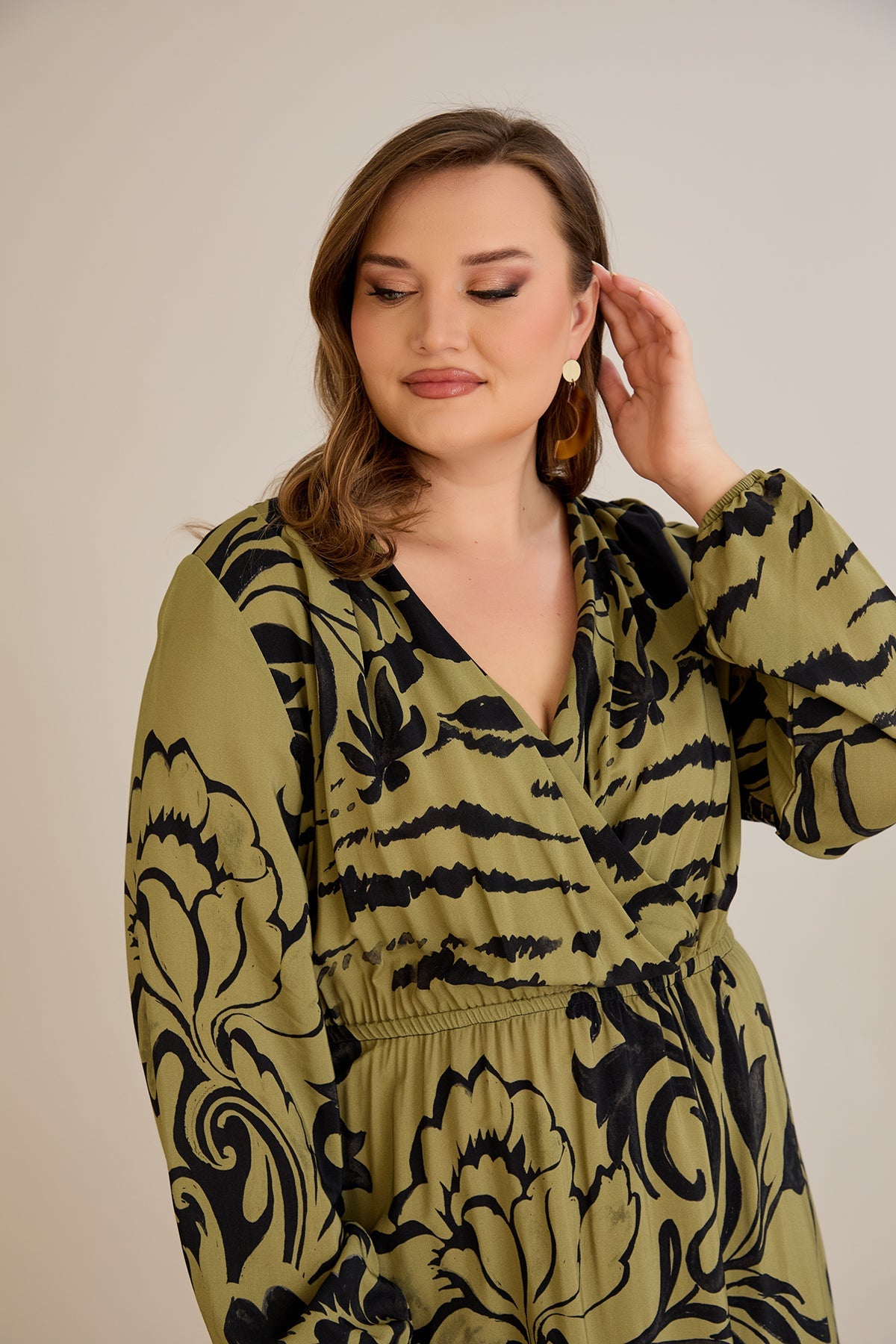 Viskosekleid mit Wickelausschnitt und exklusivem Print - 10679