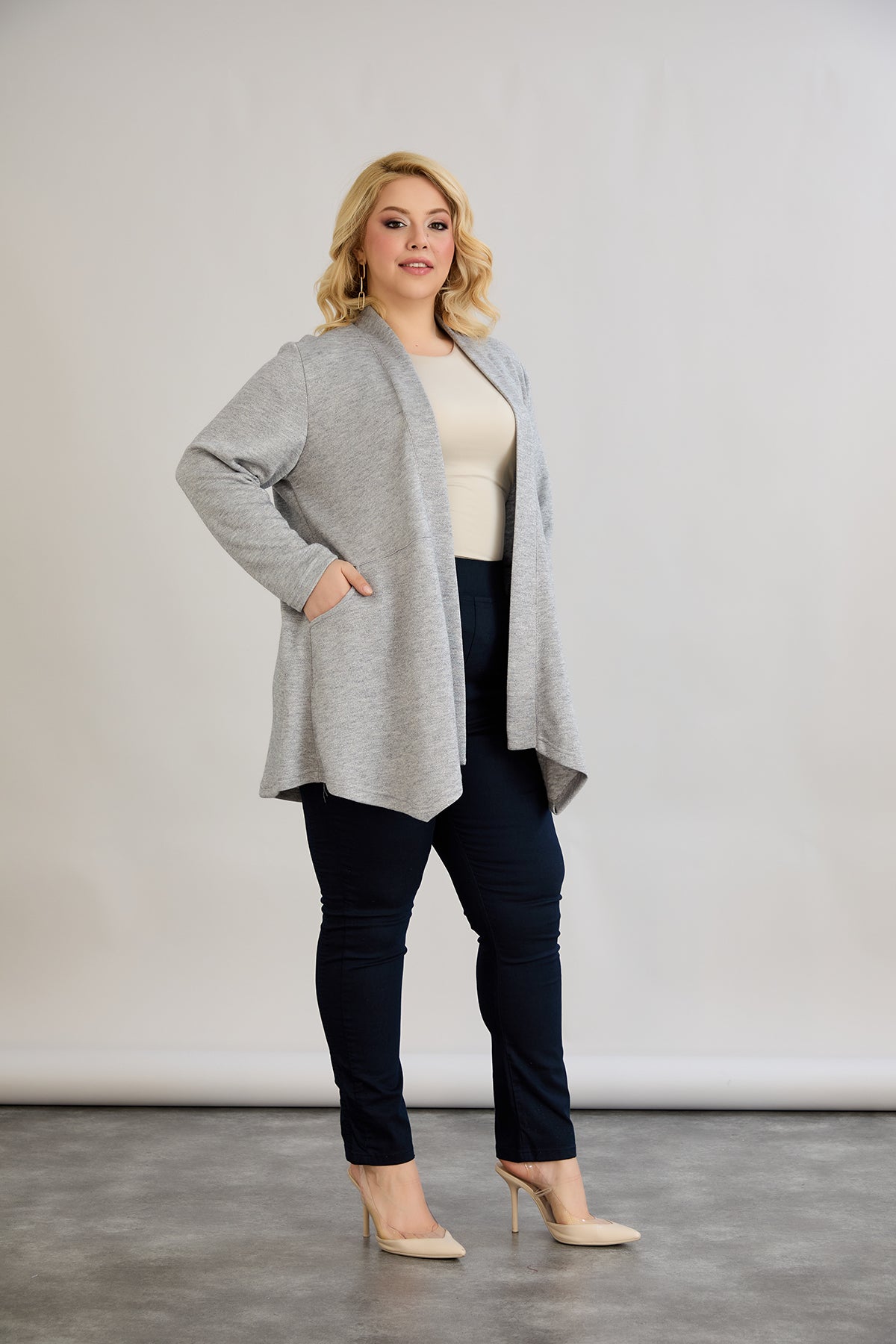 Viskose-Strickjacke mit Lurex - Grau