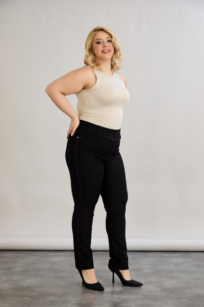 Figurformende und körperbetonende Hose mit seitlichem Satin-Streifen