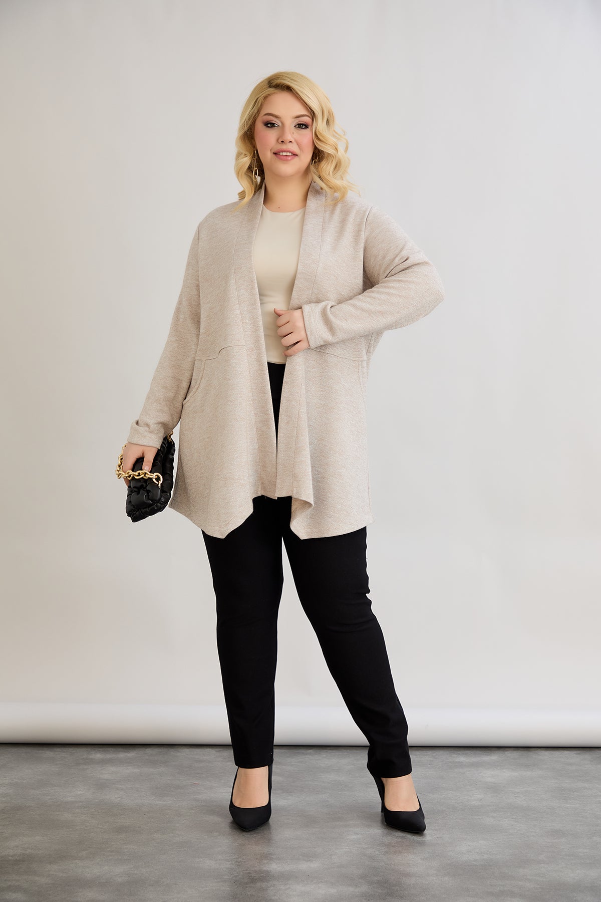 Elegante Strickjacke mit Lurex – offen und mit Taschen - Beige – Beige
