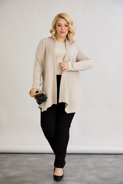 Elegante Strickjacke mit Lurex – offen und mit Taschen  - Beige
