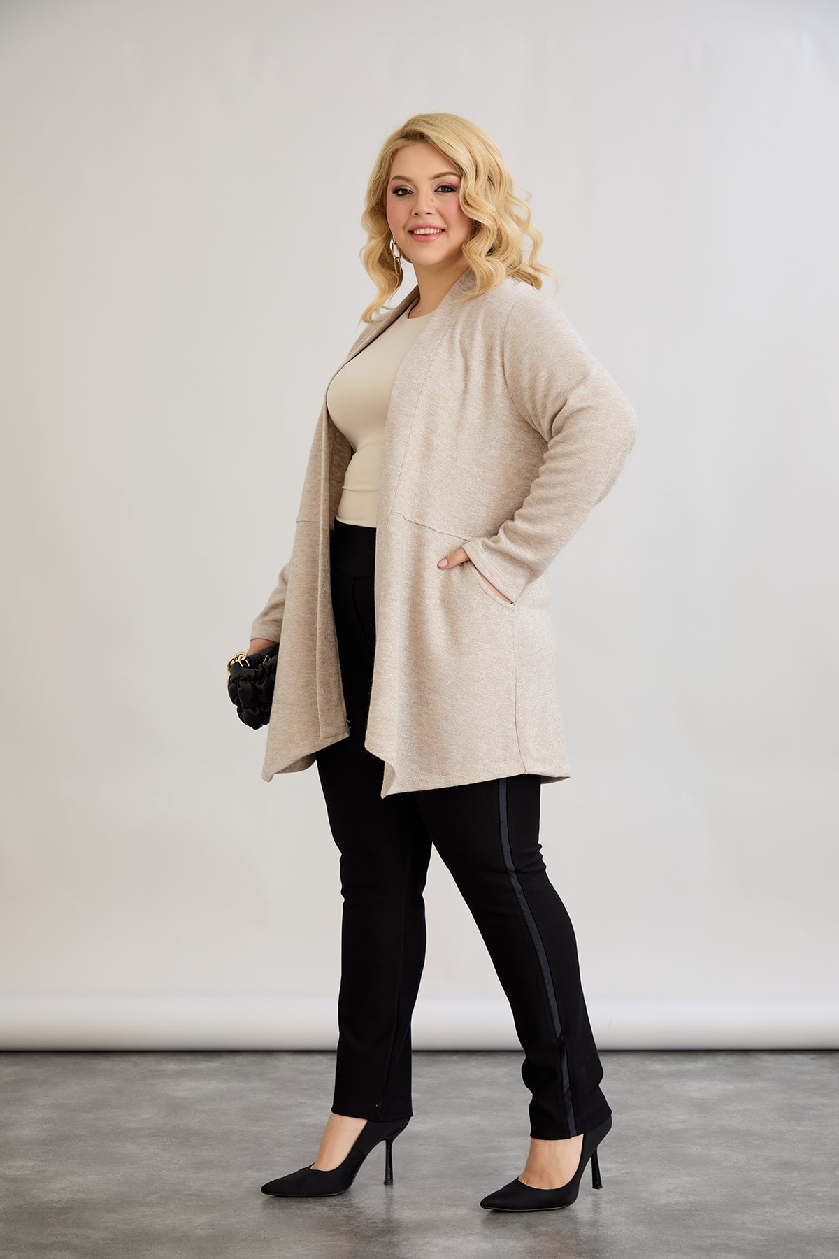 Elegante Strickjacke mit Lurex – offen und mit Taschen - Beige – Beige