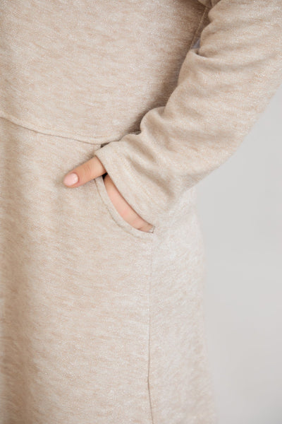 Elegante Strickjacke mit Lurex – offen und mit Taschen  - Beige
