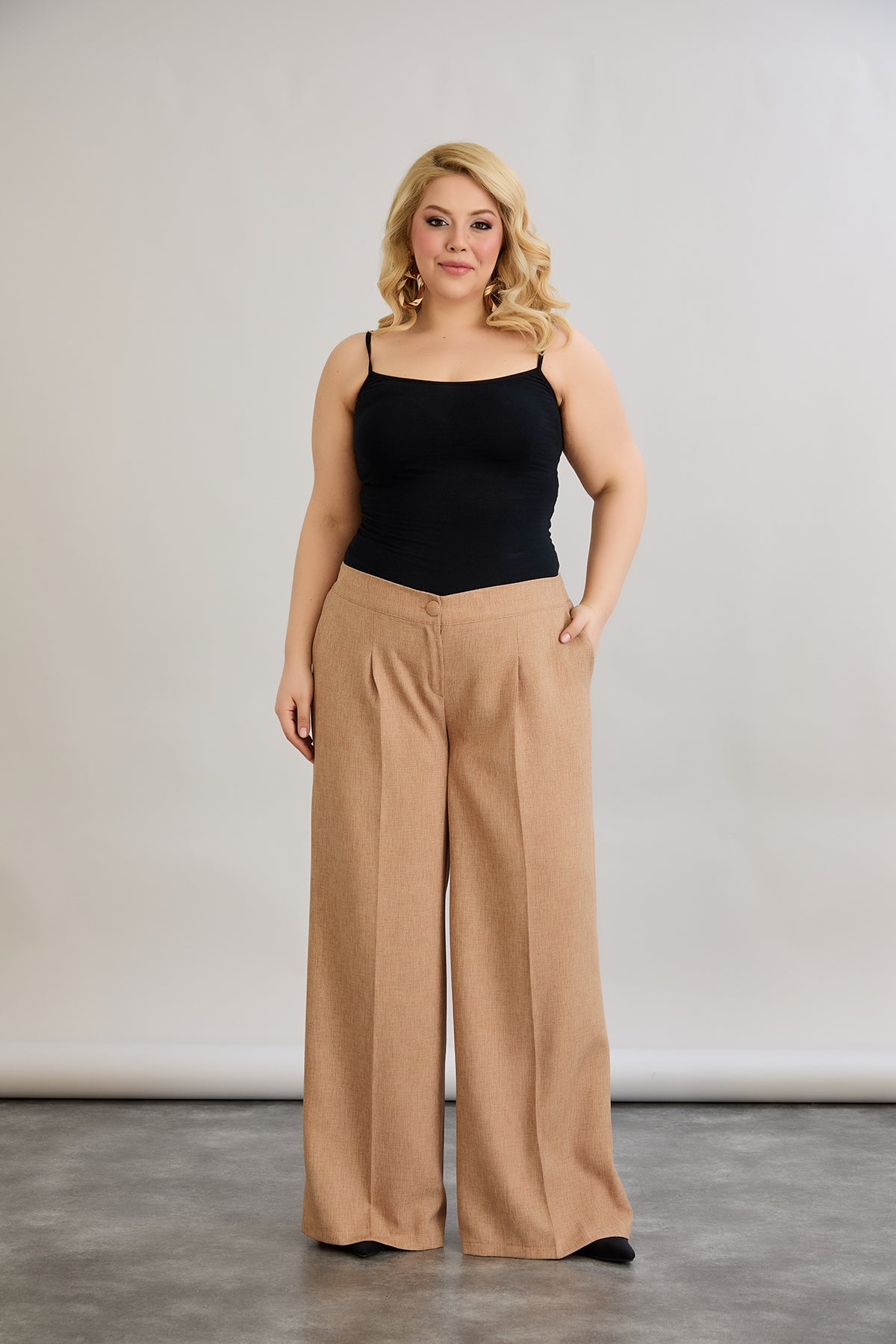 Weite Hose mit elastischem Taillenumfang - Mocca