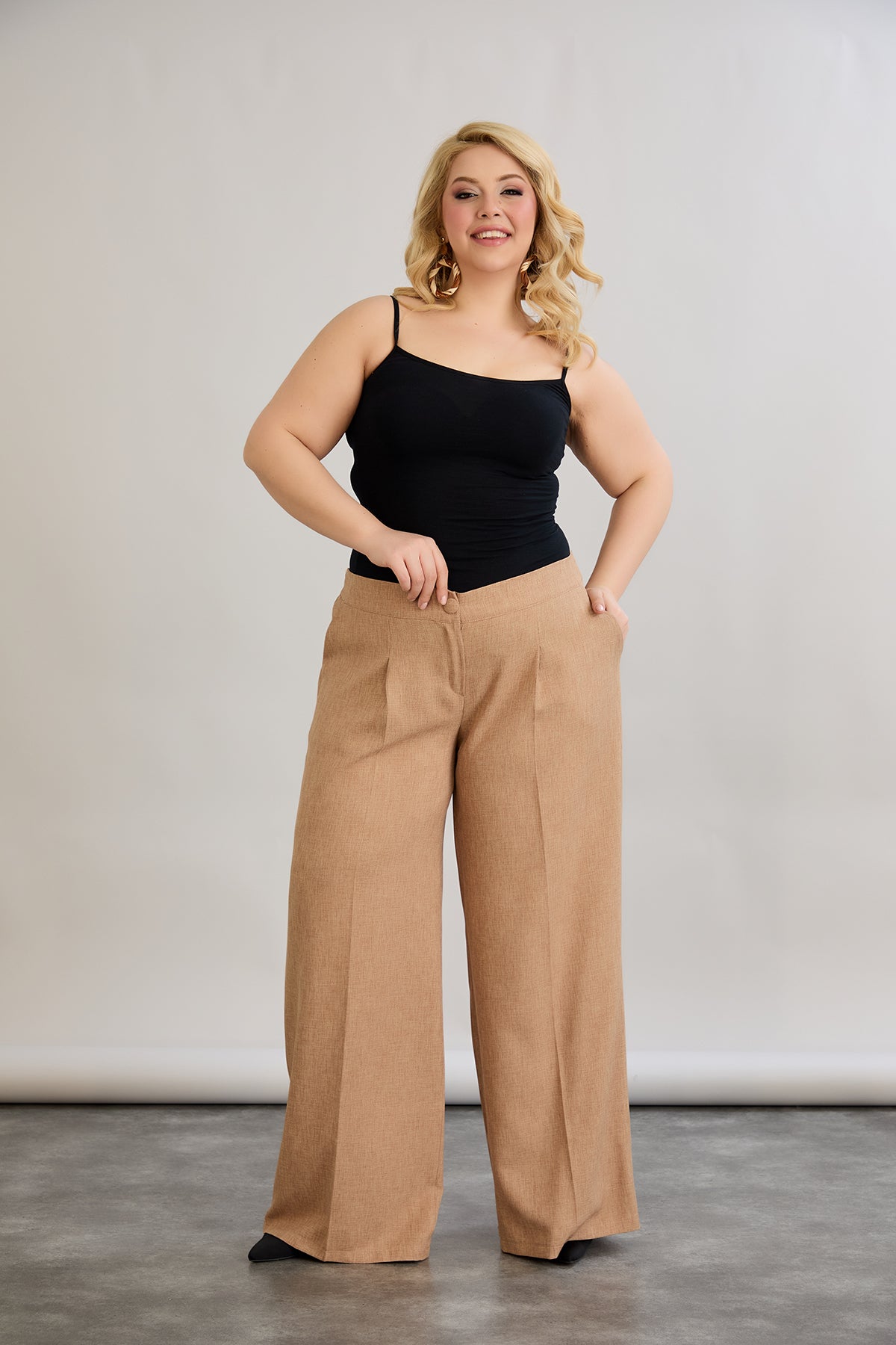 Weite Hose mit elastischem Taillenumfang - Mocca
