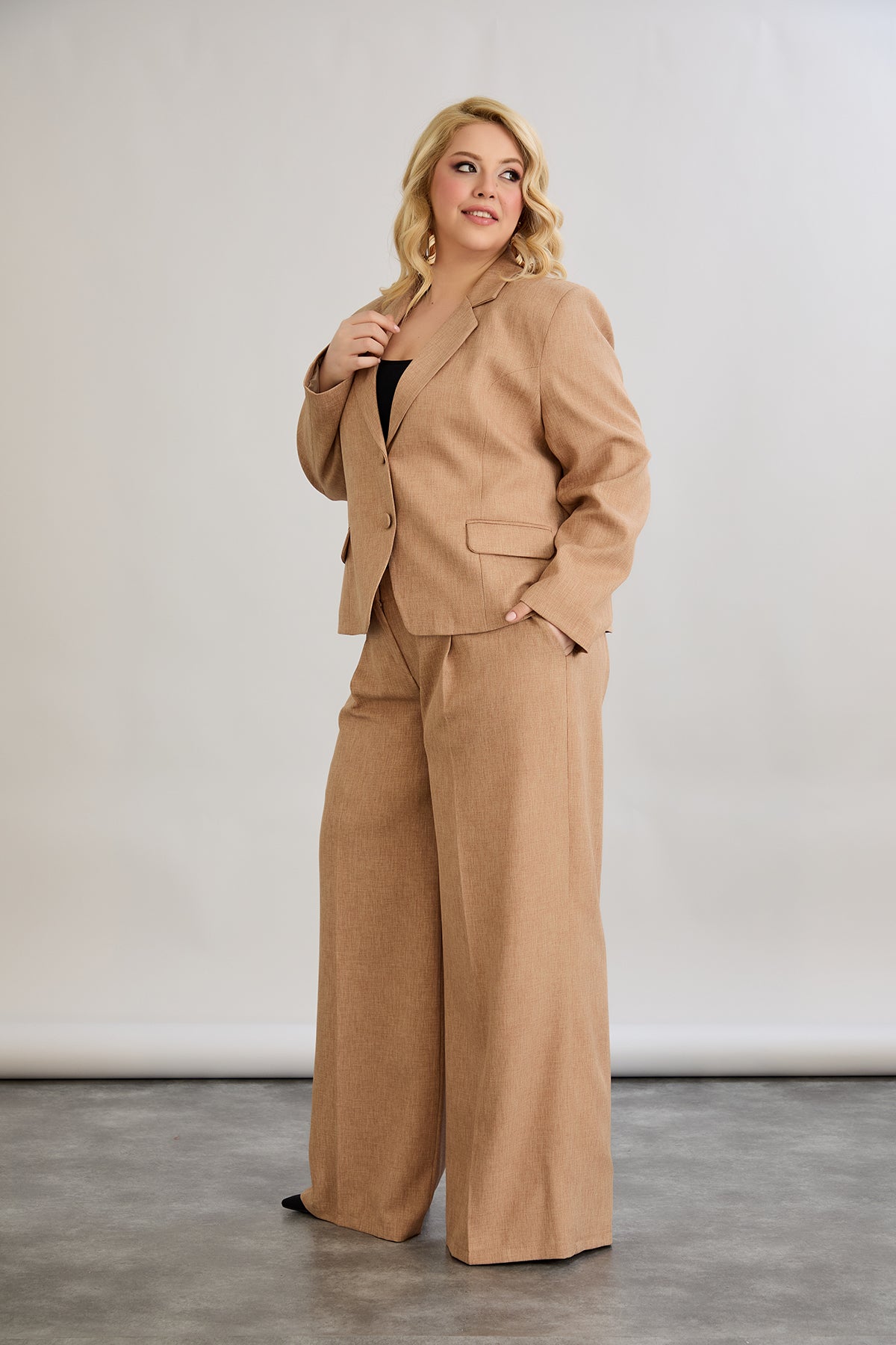 Moderne kurze Jacke - Mocca