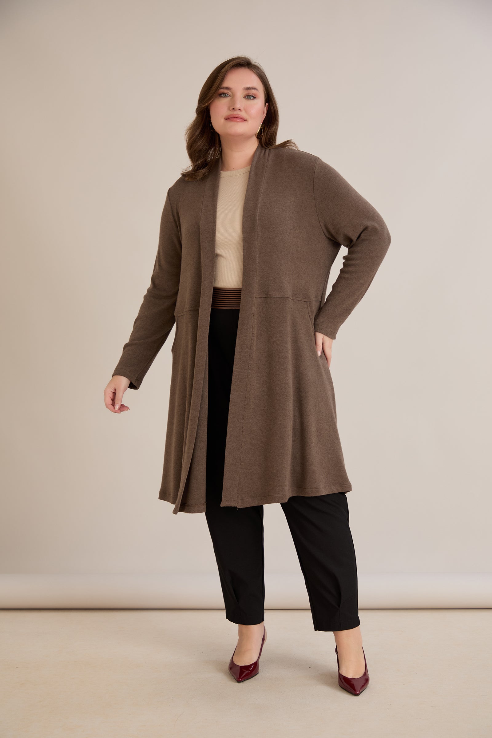 Lange Strickjacke im Cape-Stil – Nerz – Nerz