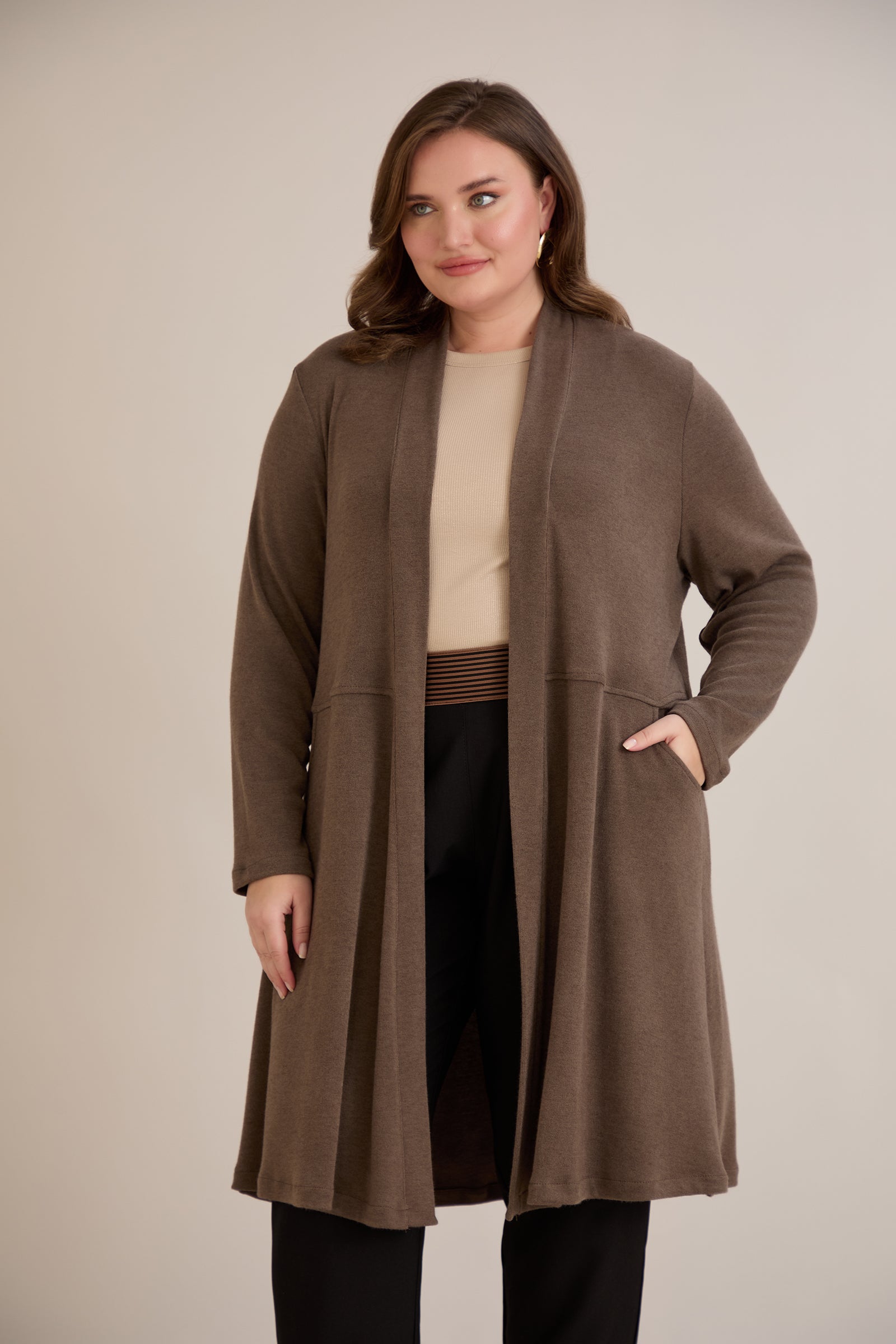 Lange Strickjacke im Cape-Stil – Nerz – Nerz