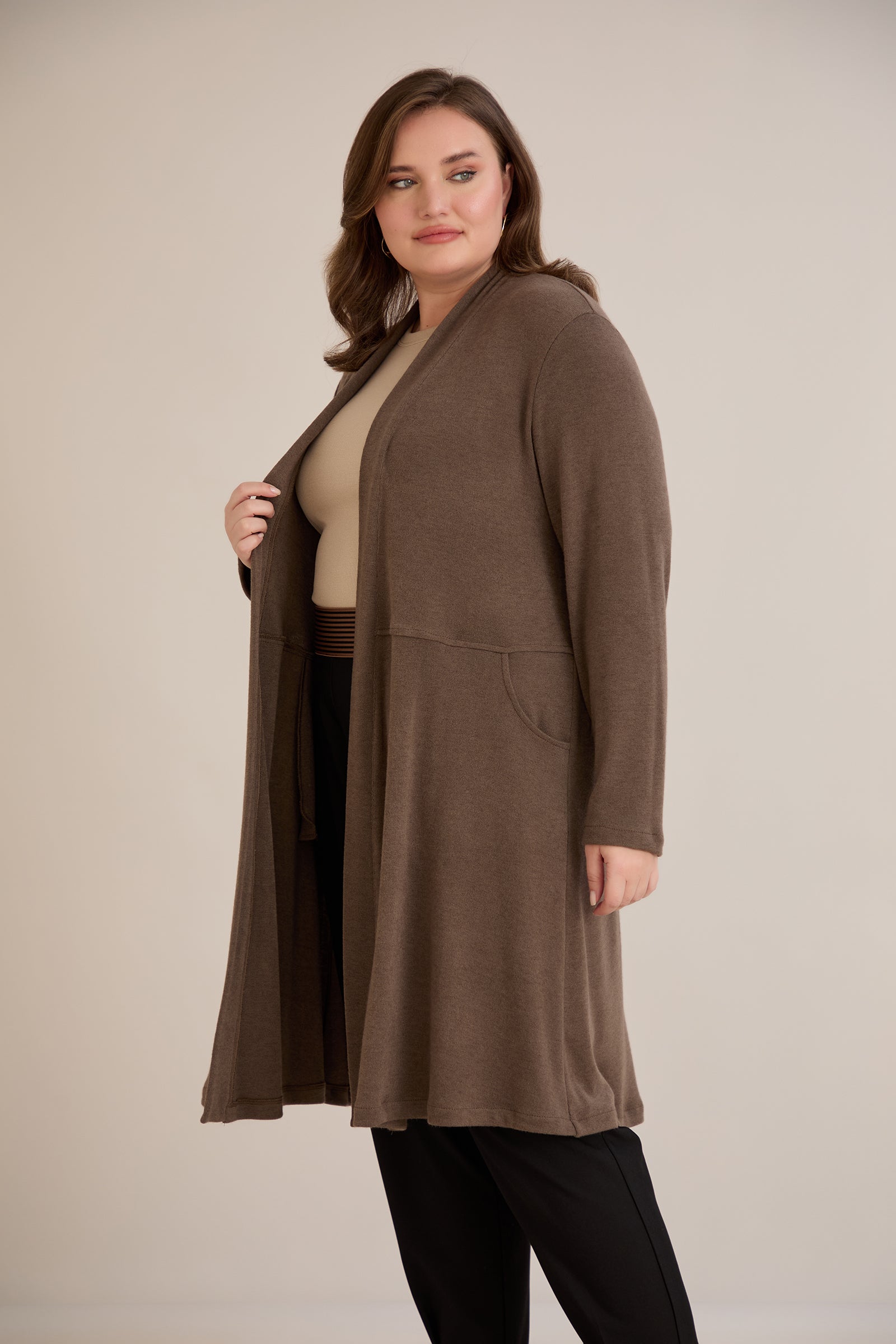 Lange Strickjacke im Cape-Stil – Nerz – Nerz