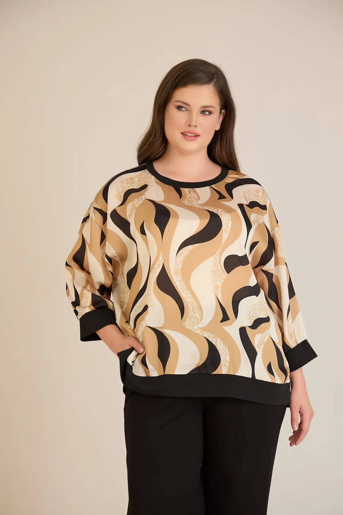 Elegante Bluse – Sandfarbenes Muster – Sandfarbene Muster