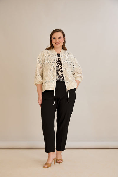 Leichte Baumwolljacke mit floraler Stickerei - 10713