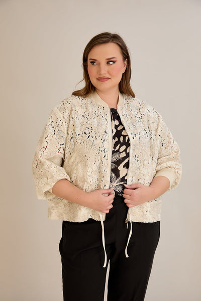 Leichte Baumwolljacke mit floraler Stickerei - 10713
