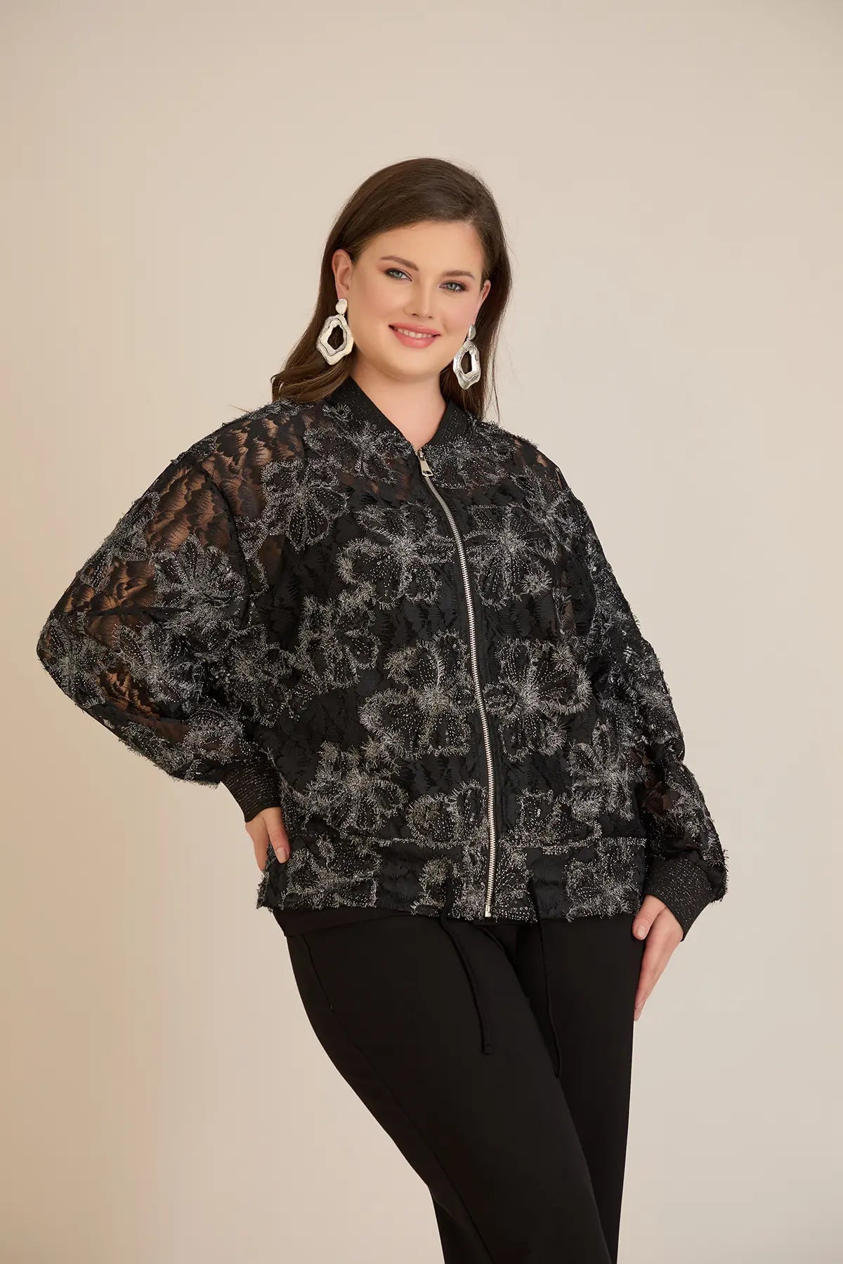 Elegante Jacke mit silbernen Blumenmotiven – Schwarz