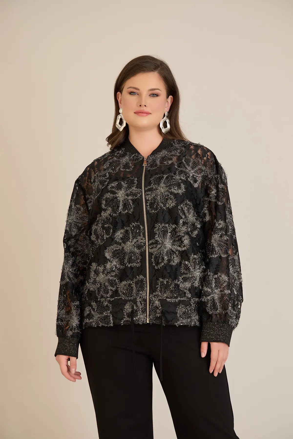 Elegante Jacke mit silbernen Blumenmotiven