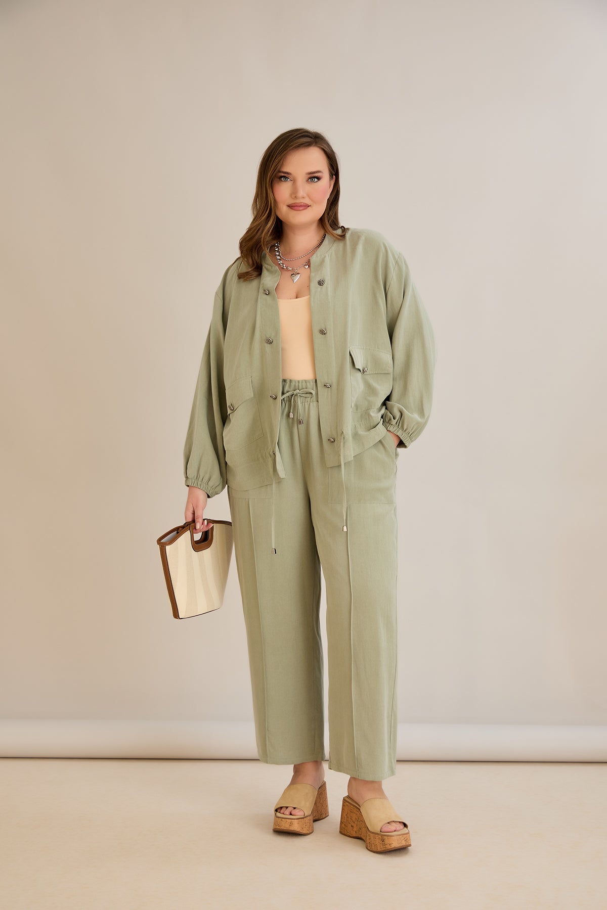 Sommer-Set in großen Größen bestehend aus 2 Teilen: Hose + Jacke Grün