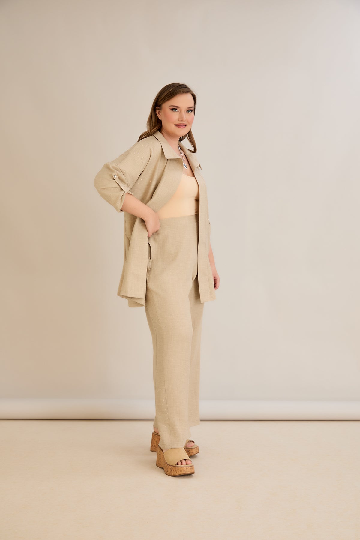 Eleganter Zweiteiler mit Strass-Dekoration - Beige