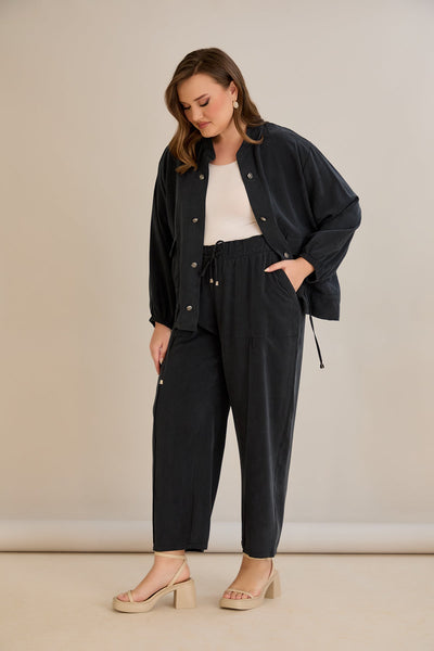 Sommer-Set in Schwarz in großen Größen, bestehend aus 2 Teilen: Hose + Jacke