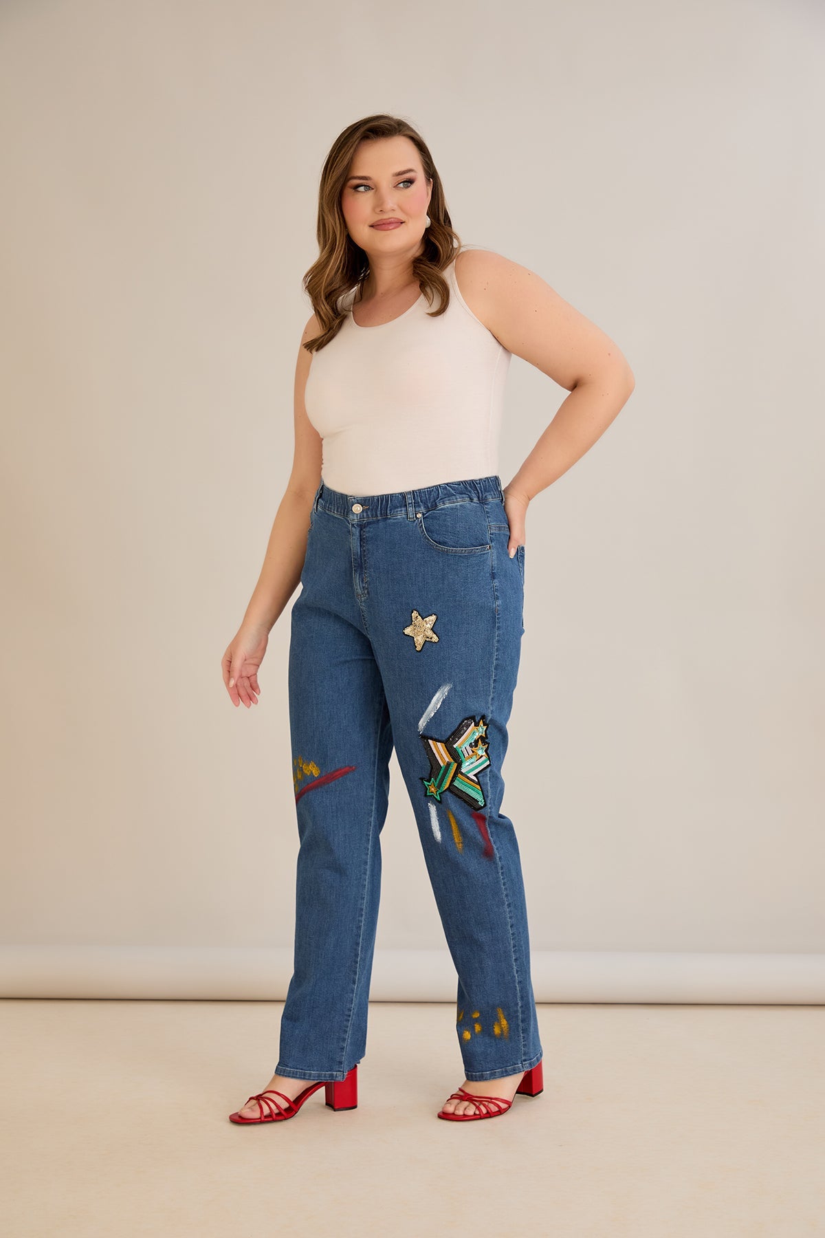 Jeans mit Applikationen und elastischem Bund