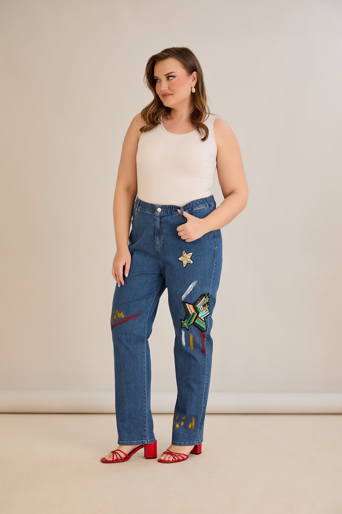 Jeans mit Applikationen und elastischem Bund