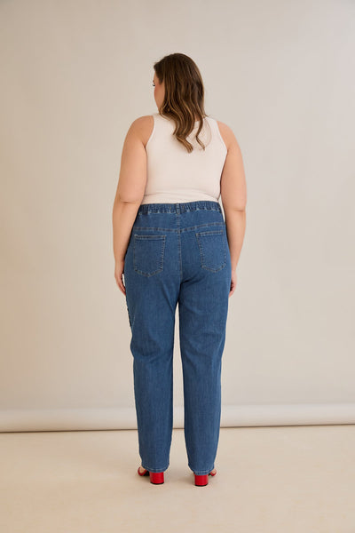 Jeans mit Applikationen und elastischem Bund